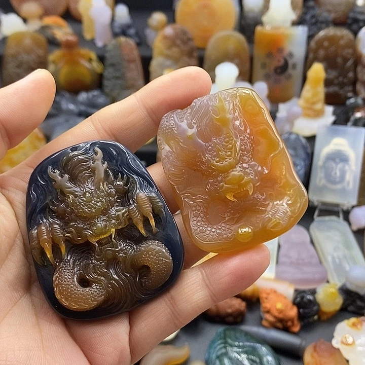 一***鸟玛瑙/玉髓未镶嵌颈饰