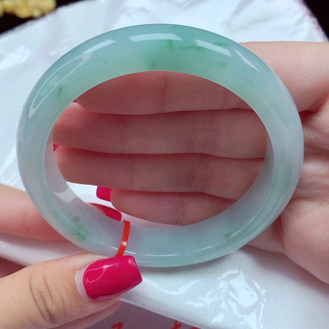 翡翠手镯未镶嵌58圈