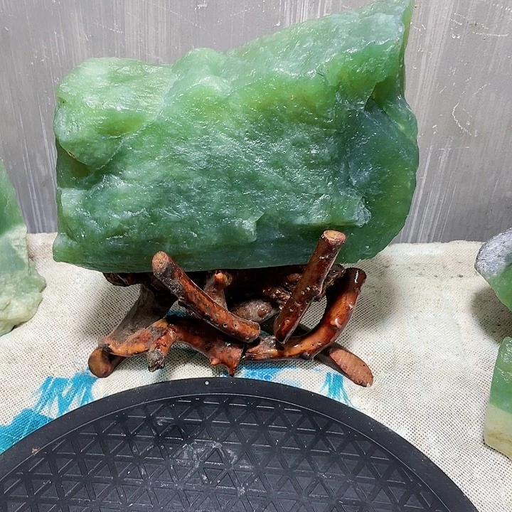 【闪购商品】未镶嵌蛇纹石玉珠宝奇石