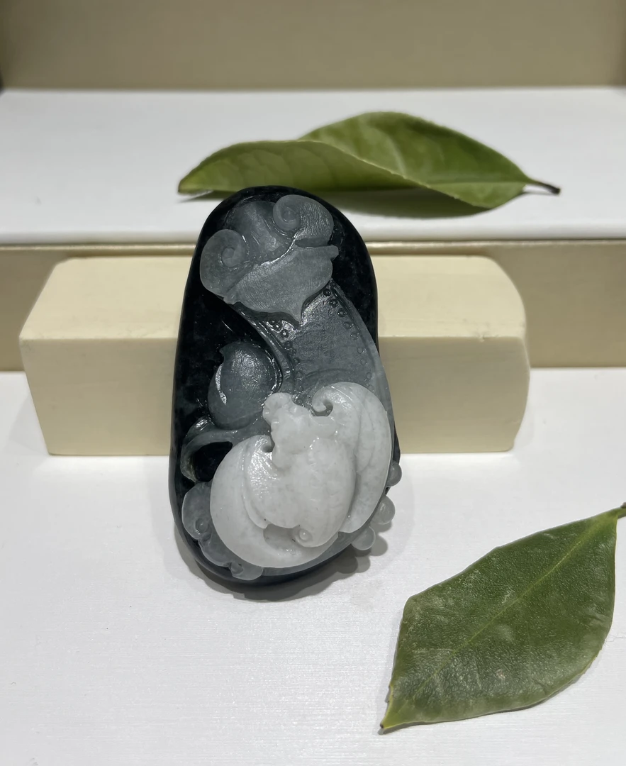 独山玉巧色巧雕福在眼前吊坠（可手把）未镶嵌尺寸56.4×32.7×20