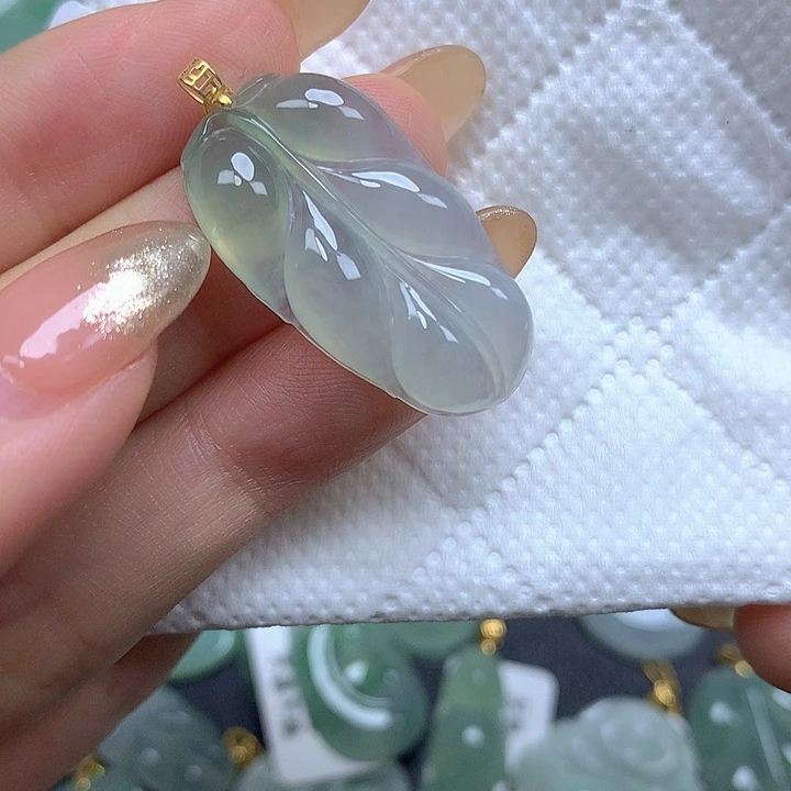 翡翠18K金镶嵌颈饰挂件