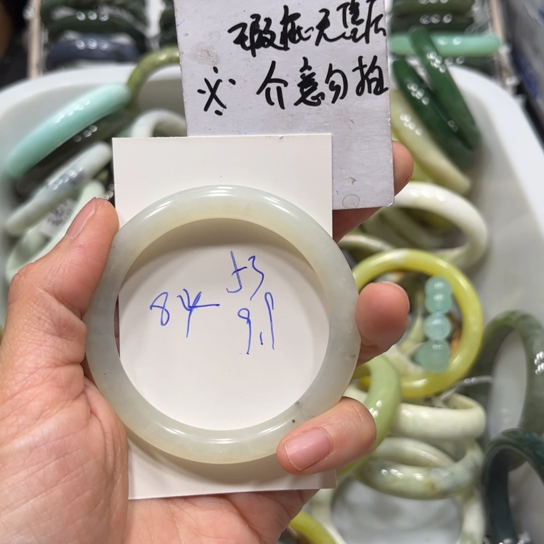 蛇纹石玉手镯未镶嵌