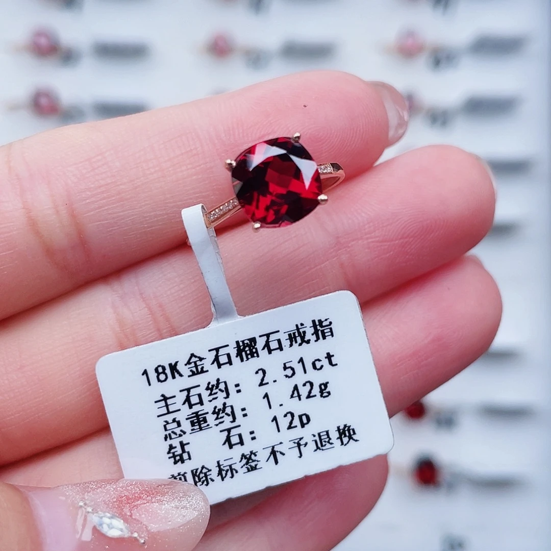 18K金镶嵌戒指石榴石