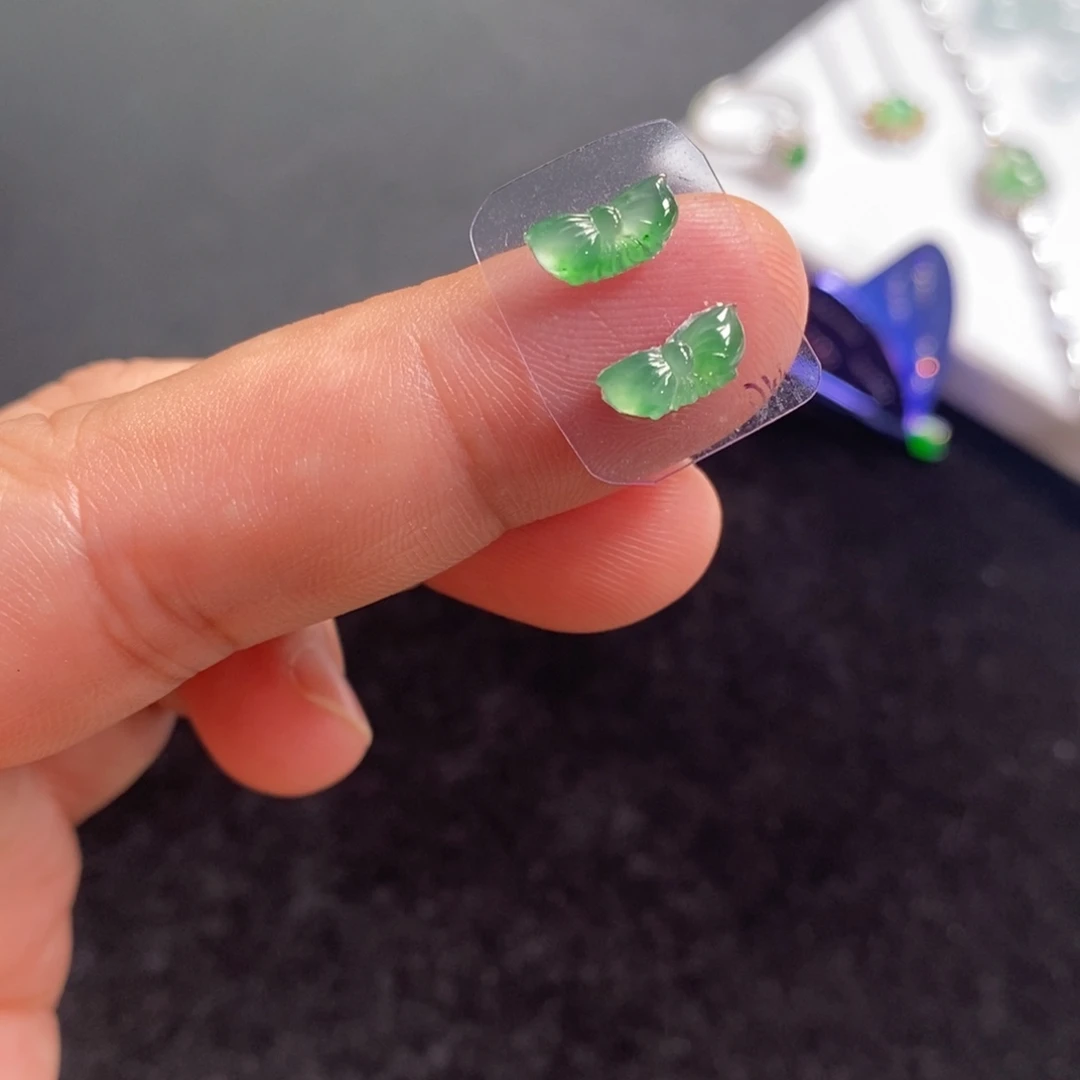 翡翠裸石冰绿蝴蝶