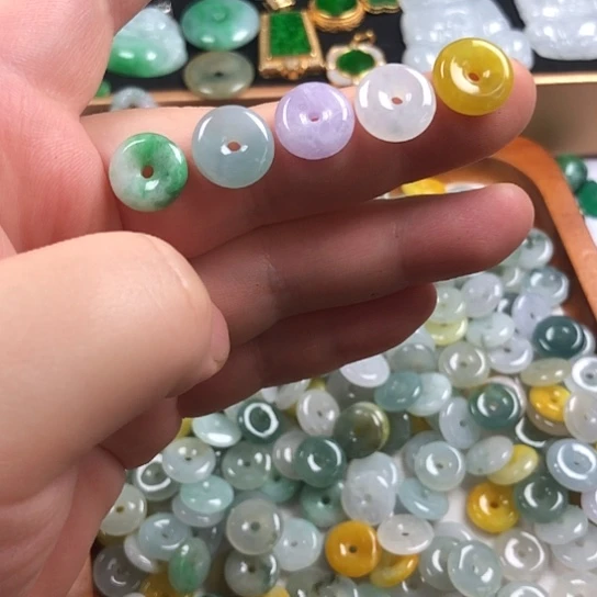 人***开颈饰未镶嵌翡翠平安扣