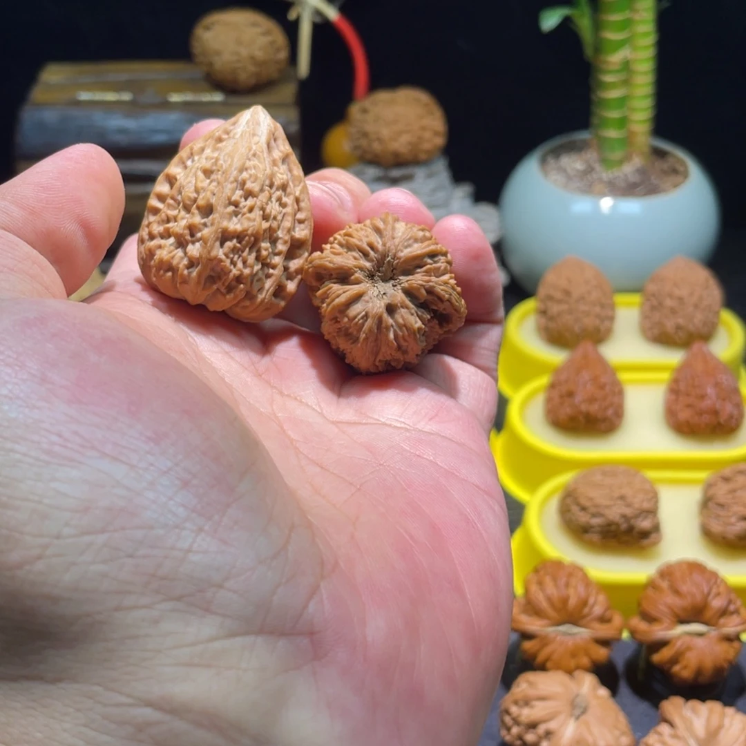 文玩核桃把件32全品满肉凹底正尖塔尖