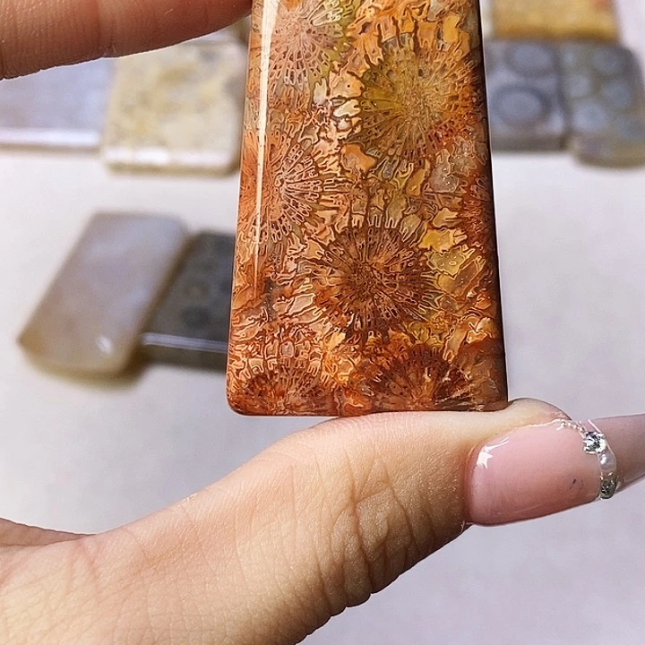 硅化玉颈饰合金陈***）