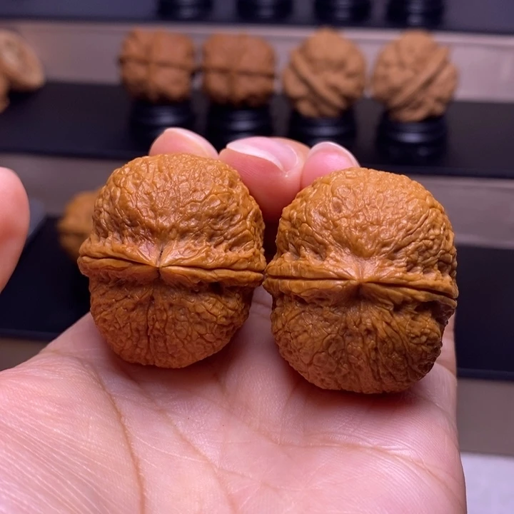 文玩核桃把件铁绣球5