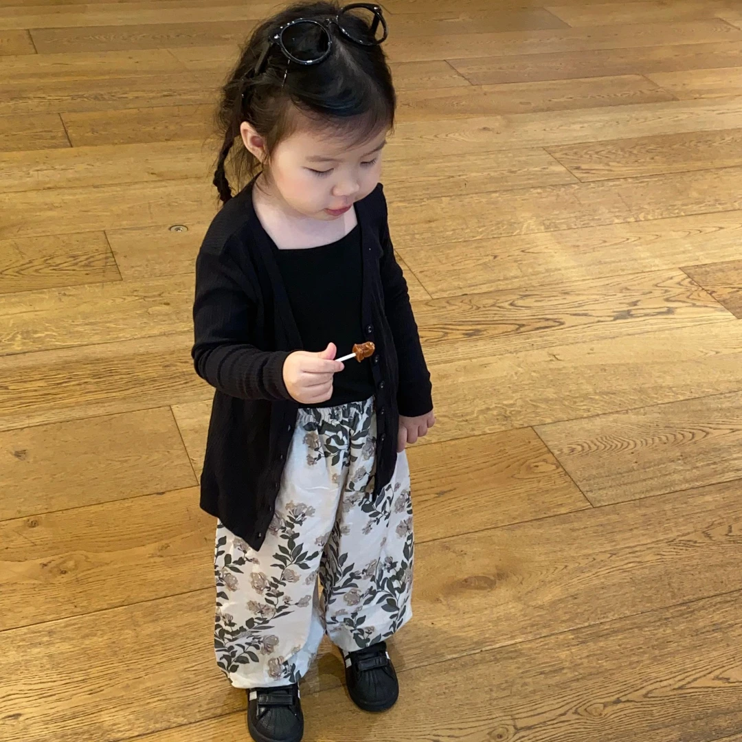 壹妈韩版女童休闲黑色针织开衫外套洋气宝宝可爱碎花裤子吊带套装