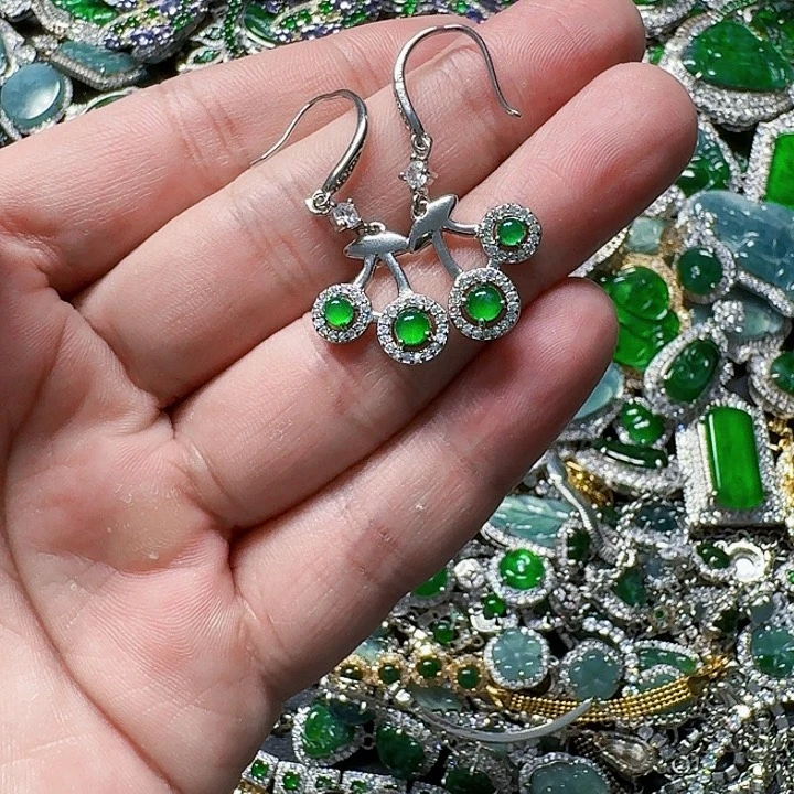 翡翠颈饰未镶嵌天然A货翡翠放漏