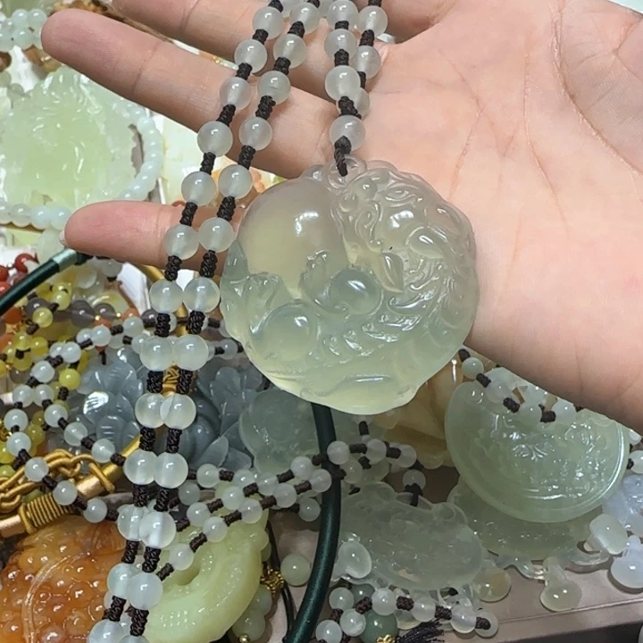 蛇纹石玉吊坠未镶嵌