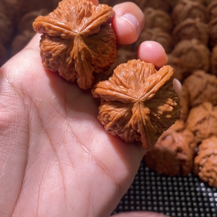 不****文玩核桃吊坠白狮子拼接