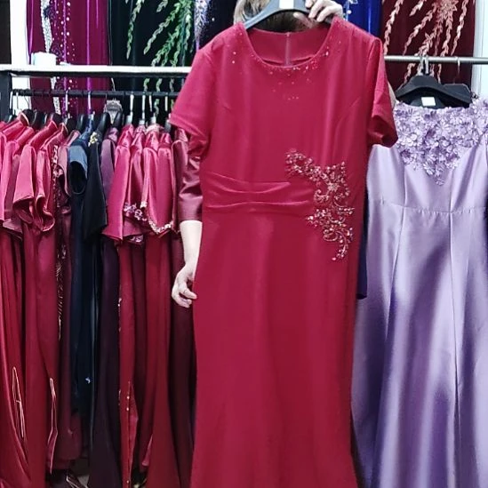 亮酒红色长款鱼尾裙4xl130斤左右