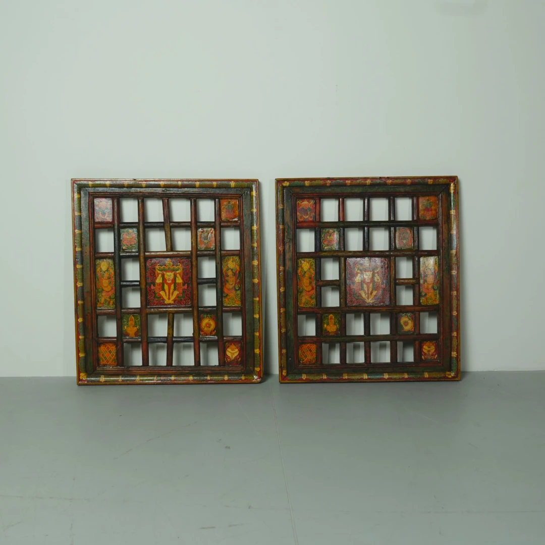 （一对）17-18世纪 藏西风格雪狮供养人窗花挂屏