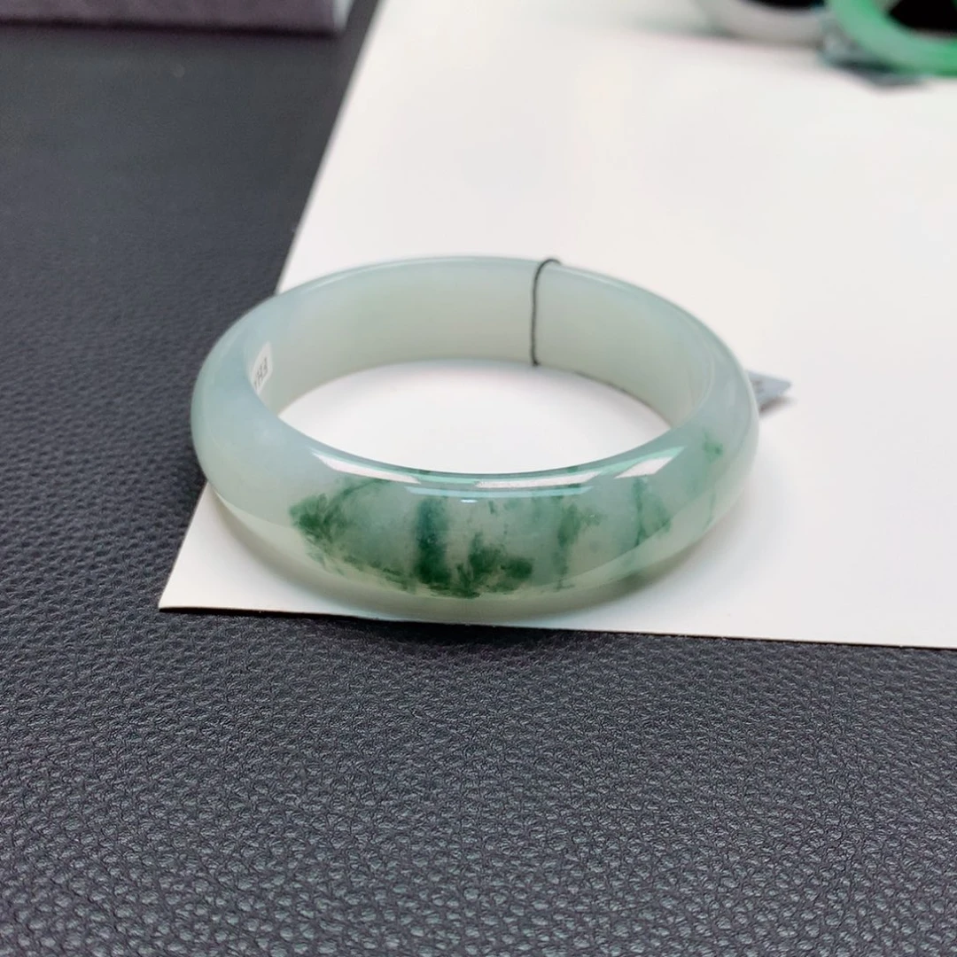 翡翠手镯未镶嵌缅甸