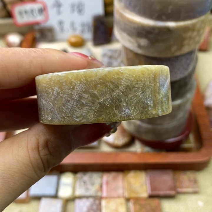 石英岩玉合金颈饰