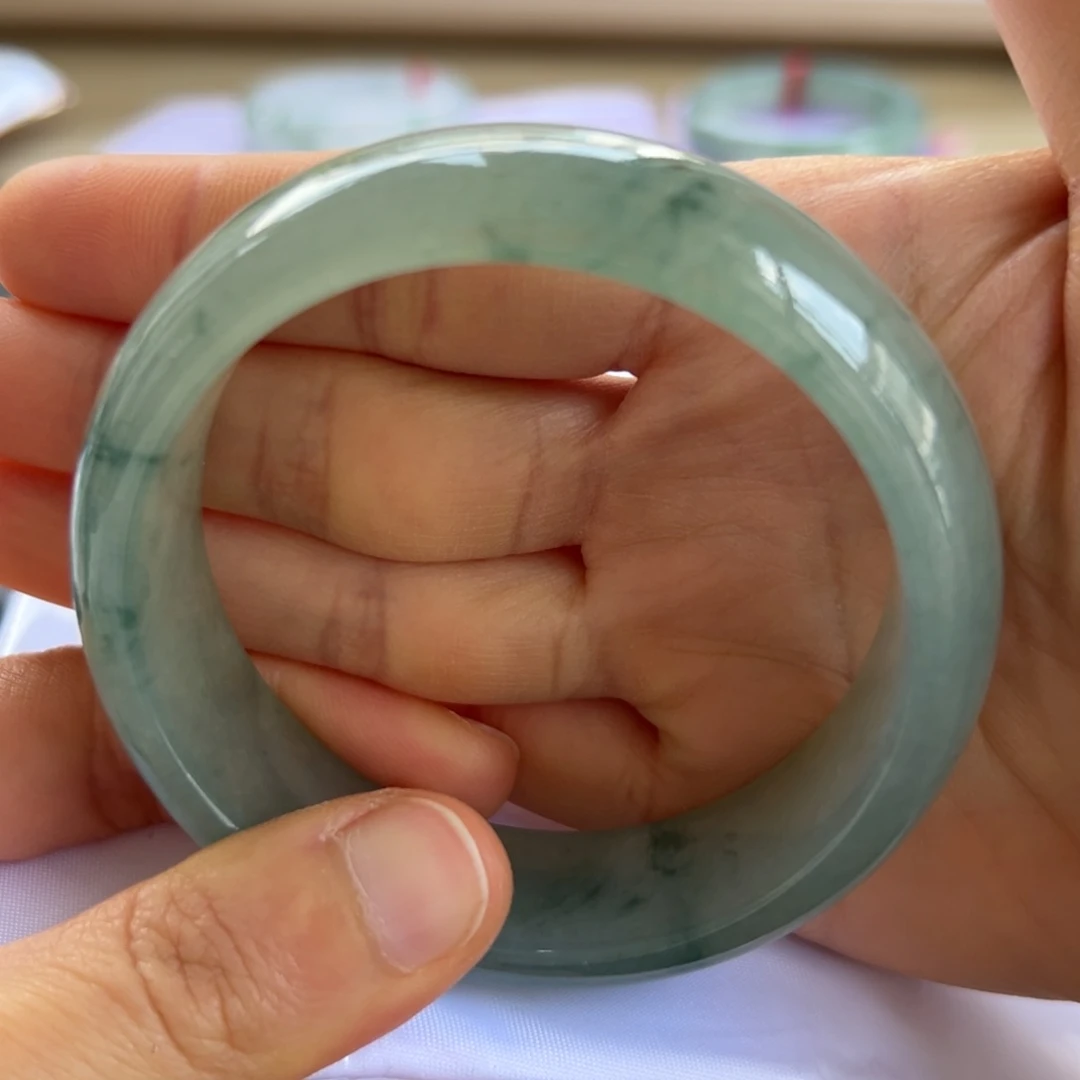 翡翠手镯未镶嵌手镯