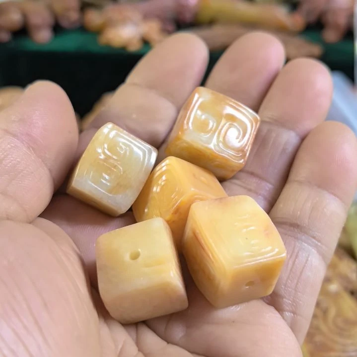 玛瑙/玉髓和田玉质如图所示配饰未镶嵌