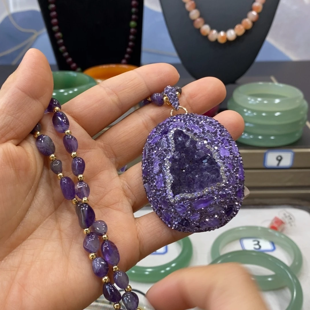 石英岩玉未镶嵌颈饰