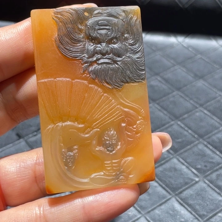 未镶嵌石英质玉（黄龙玉）挂件