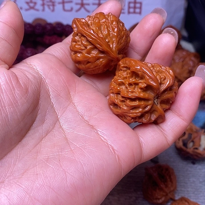 王***寸吊坠文玩核桃