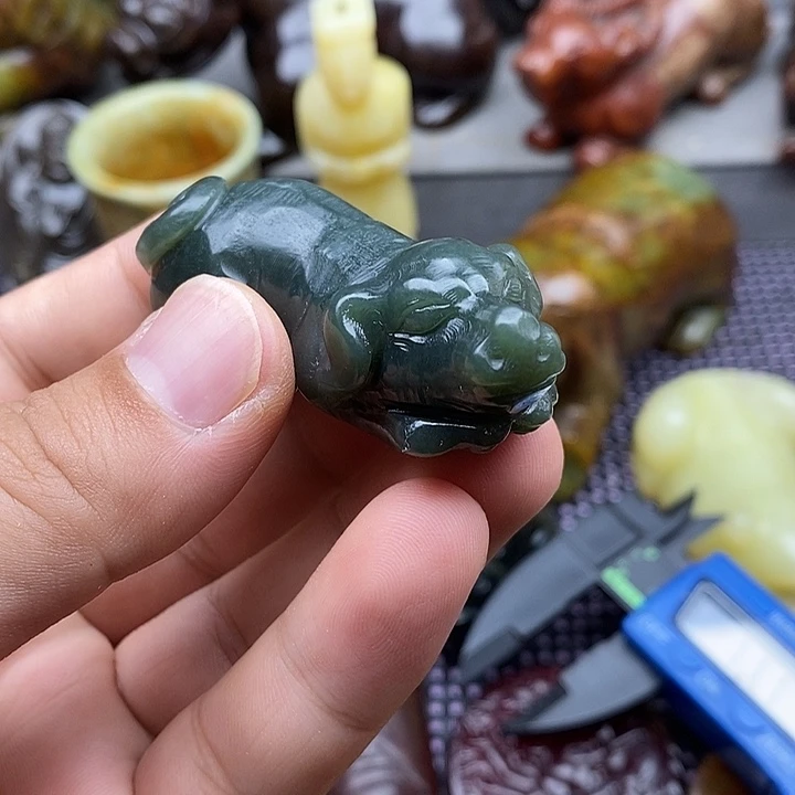 未镶嵌蛇纹石玉颈饰