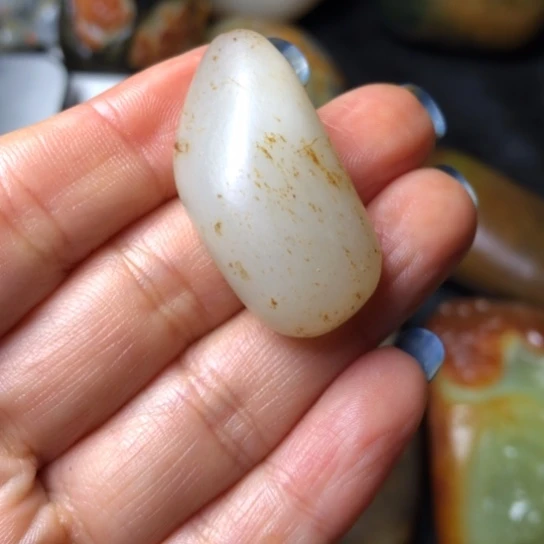 浅***语和田玉未镶嵌珠宝奇石