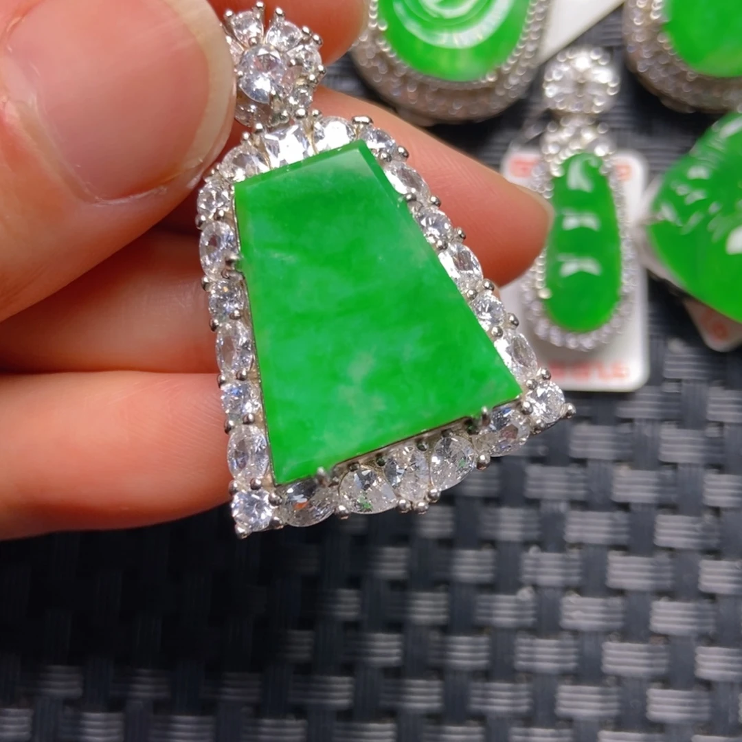 翡翠银S925镶嵌颈饰无事吊坠