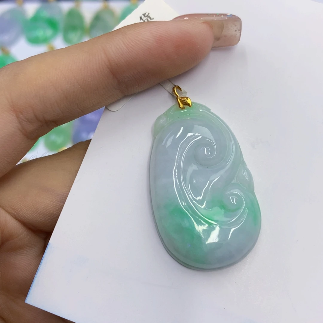 翡翠18K金镶嵌颈饰翡翠