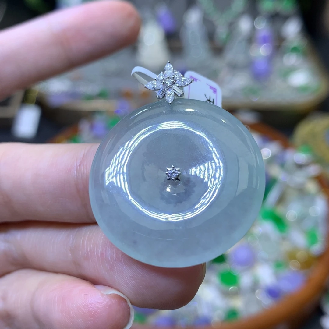 颈饰18K金镶嵌翡翠