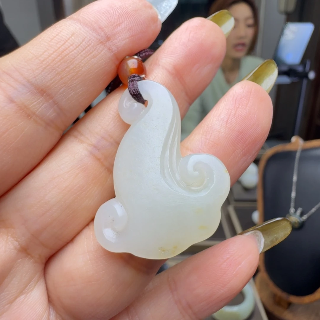 云***轻和田玉未镶嵌颈饰