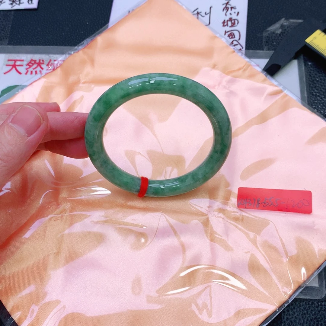 未镶嵌手镯翡翠缅甸翡翠手镯