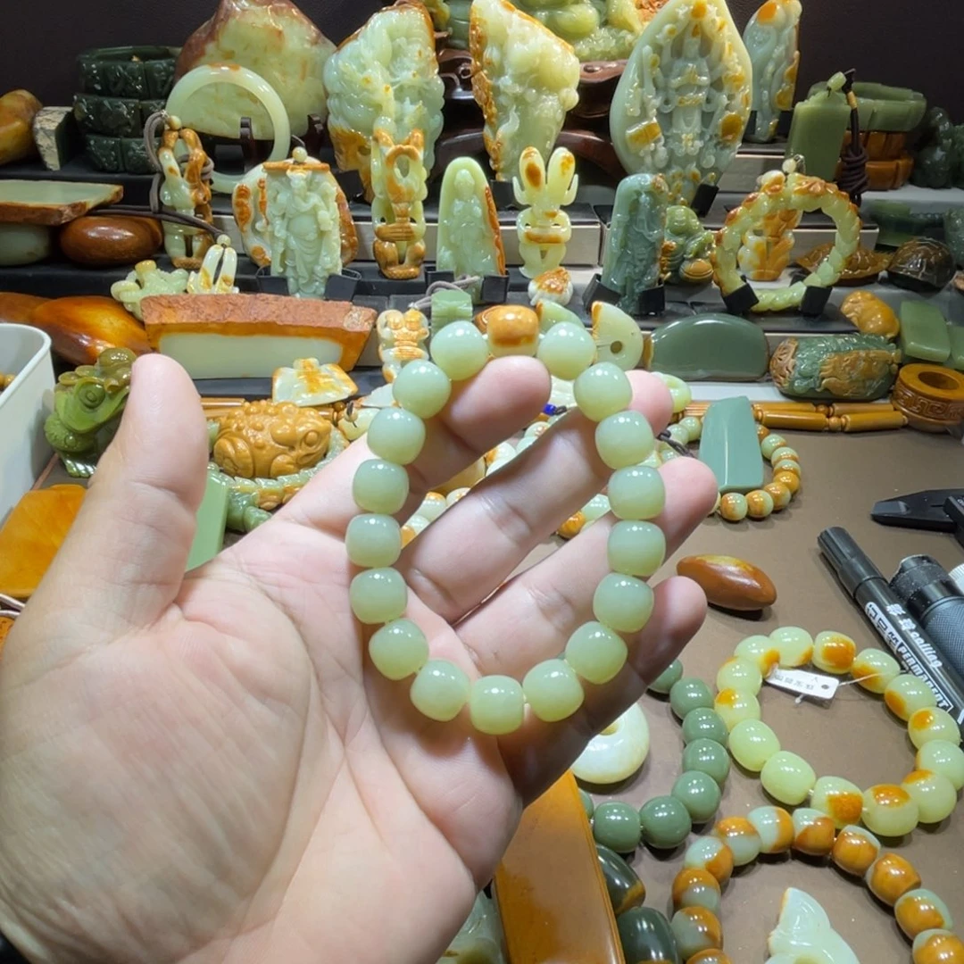 透闪石质玉未镶嵌珠宝奇石