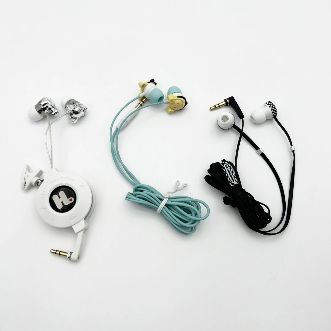 95新  95新 MONSTER/魔声 原宿联名IP超强重低音千元音质线控