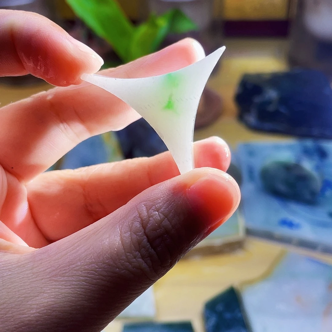 翡翠未镶嵌颈饰毛料1