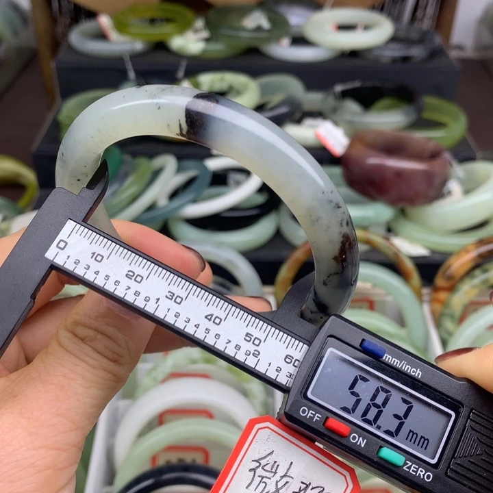 蛇纹石玉未镶嵌手镯383