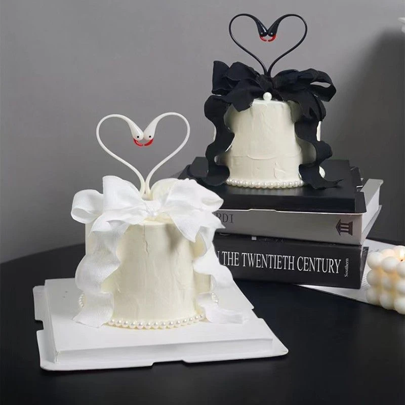 2024七夕情人节蛋糕装饰黑白天鹅摆件情侣告白蝴蝶结丝带装扮插件