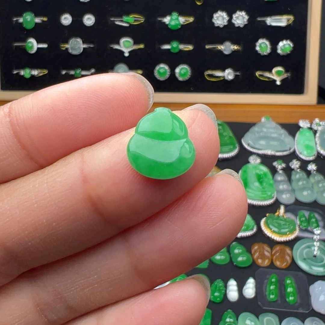 翡翠未镶嵌颈饰葫芦11.2