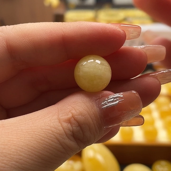 杨***辰未镶嵌琥珀珠宝奇石