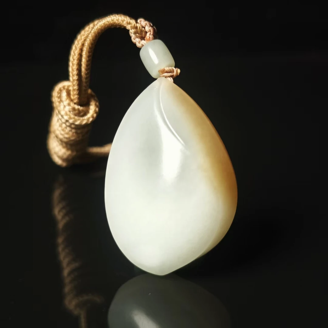 lot7034 随形 和田玉糖白玉 40*27.3*11.5mm 18.9g