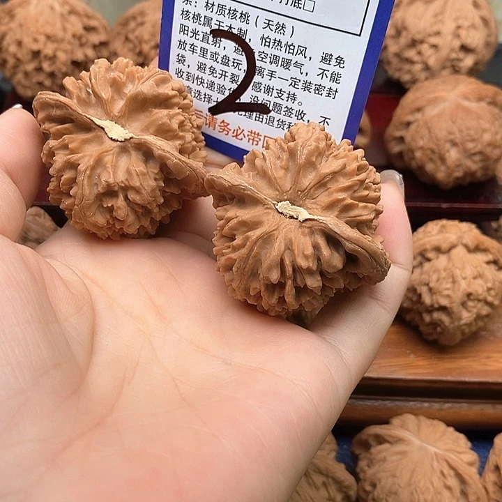 吊坠桃核满天星狮子头45
