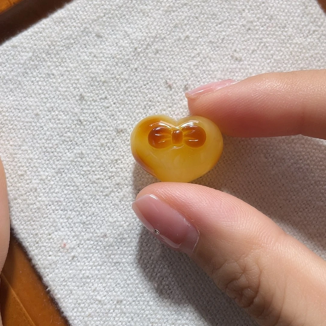 琥珀未镶嵌裸石蝴蝶结爱心