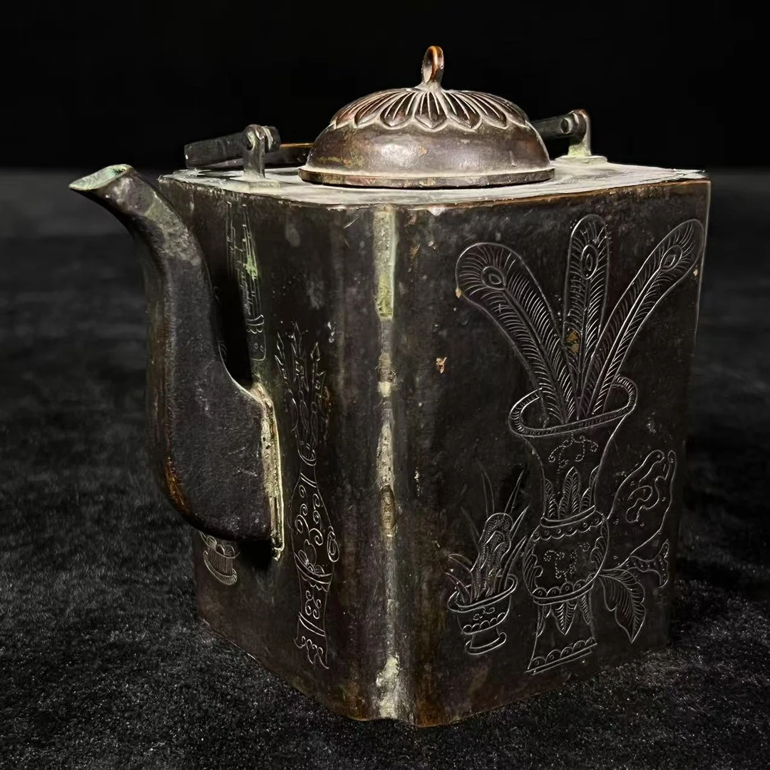 Lot24:  铜 簪刻八宝壶H：12.8cm/467.3g