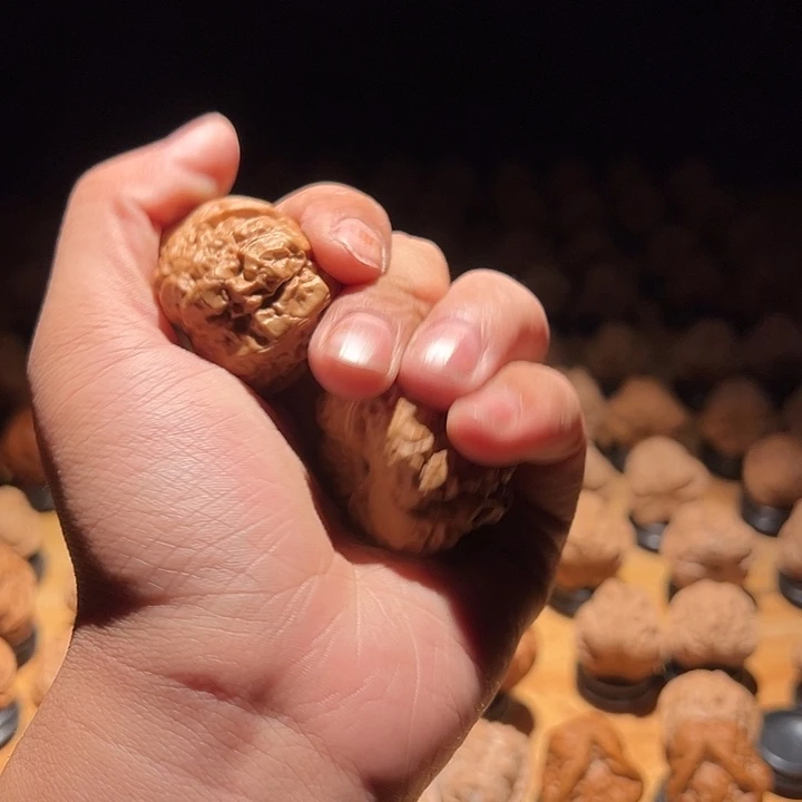 南***顾吊坠文玩核桃11111