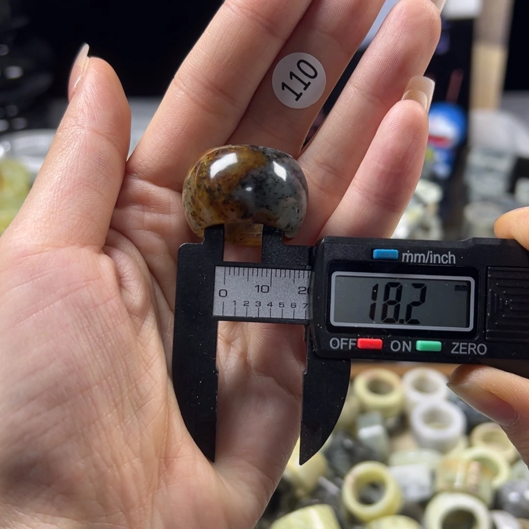 蛇纹石玉未镶嵌戒指