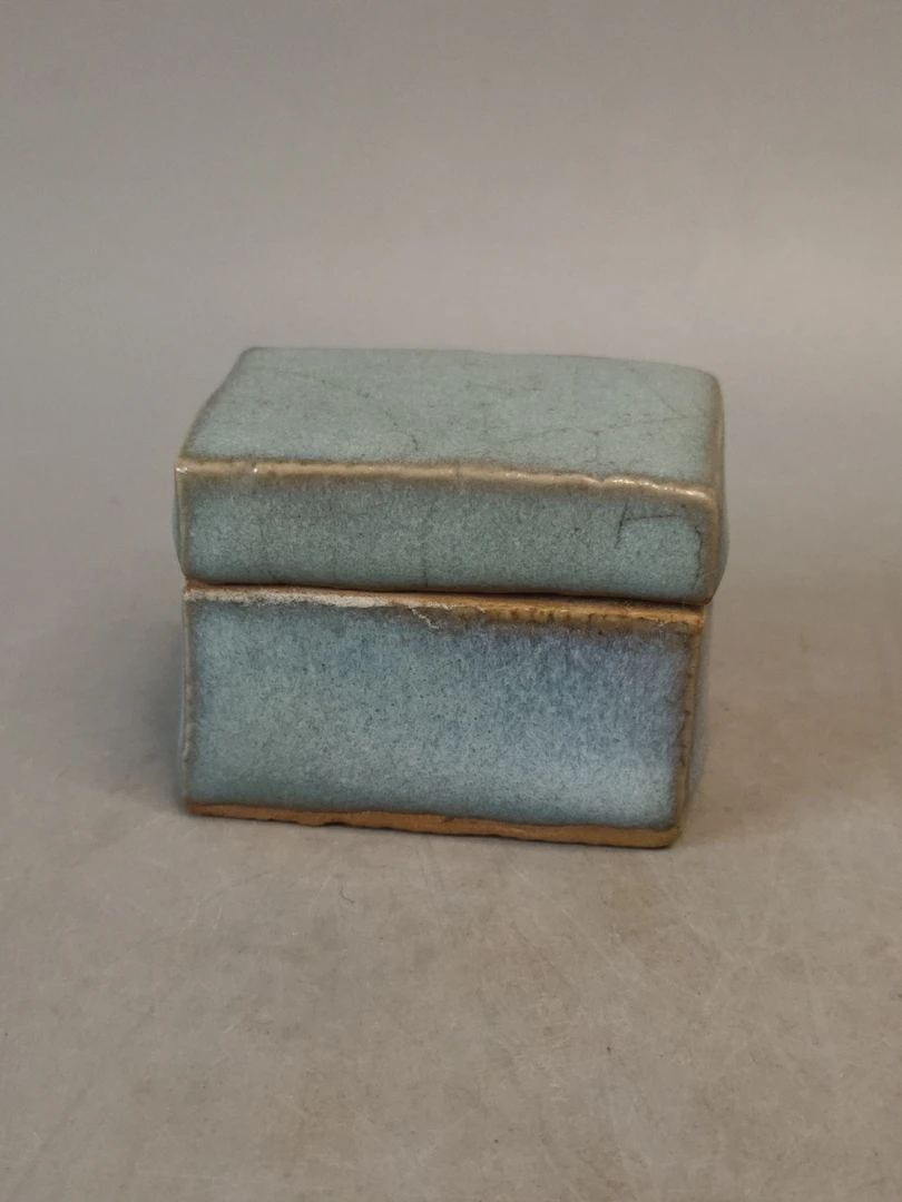 钧窑方形印泥盒，文房用品，长5.4cm，宽3.3cm，高4.2cm ，旧藏