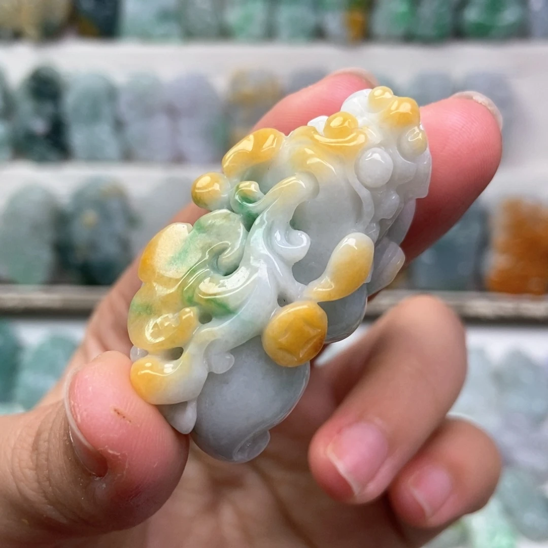 翡翠未镶嵌吊坠(赠链)