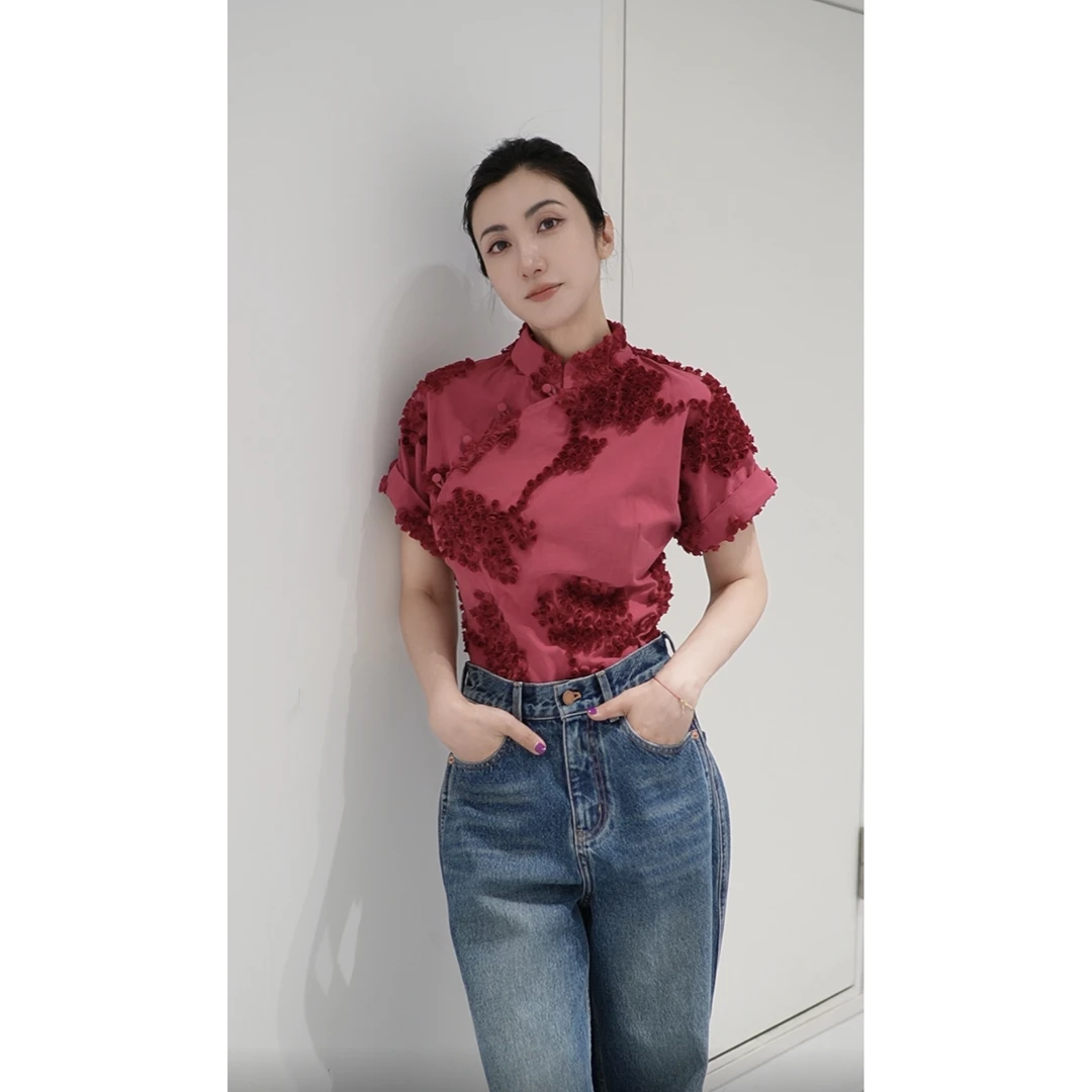 【壁虎姐】GECKO2025春季新款 新中式暗红色刺绣玫瑰花立领T恤