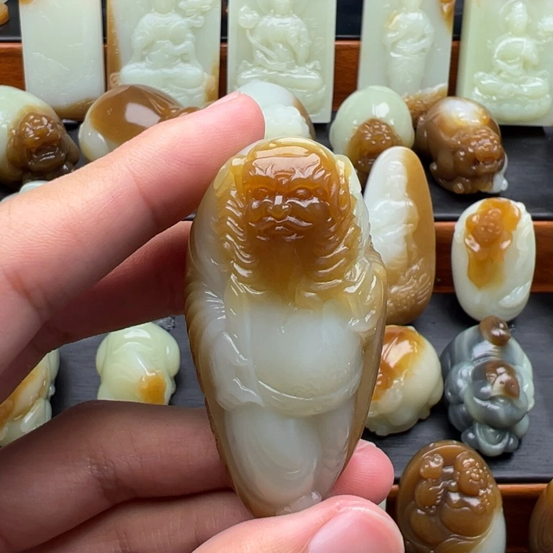 卓***凡和田玉（糖玉）未镶嵌颈饰