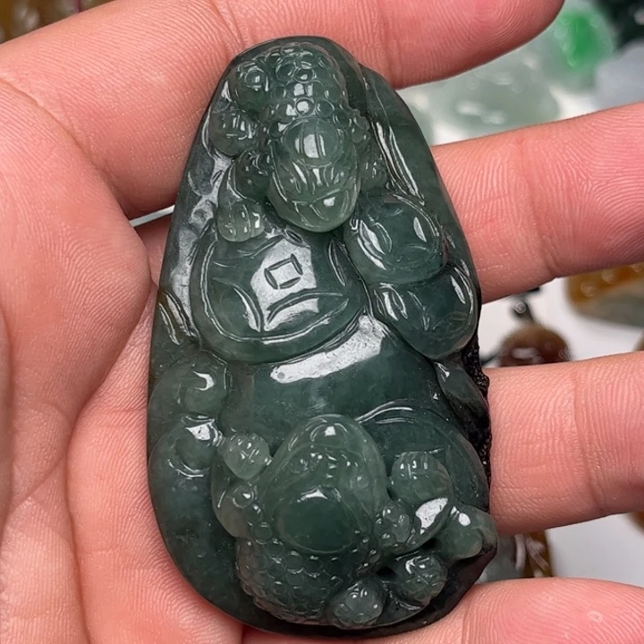 翡翠未镶嵌颈饰金蟾